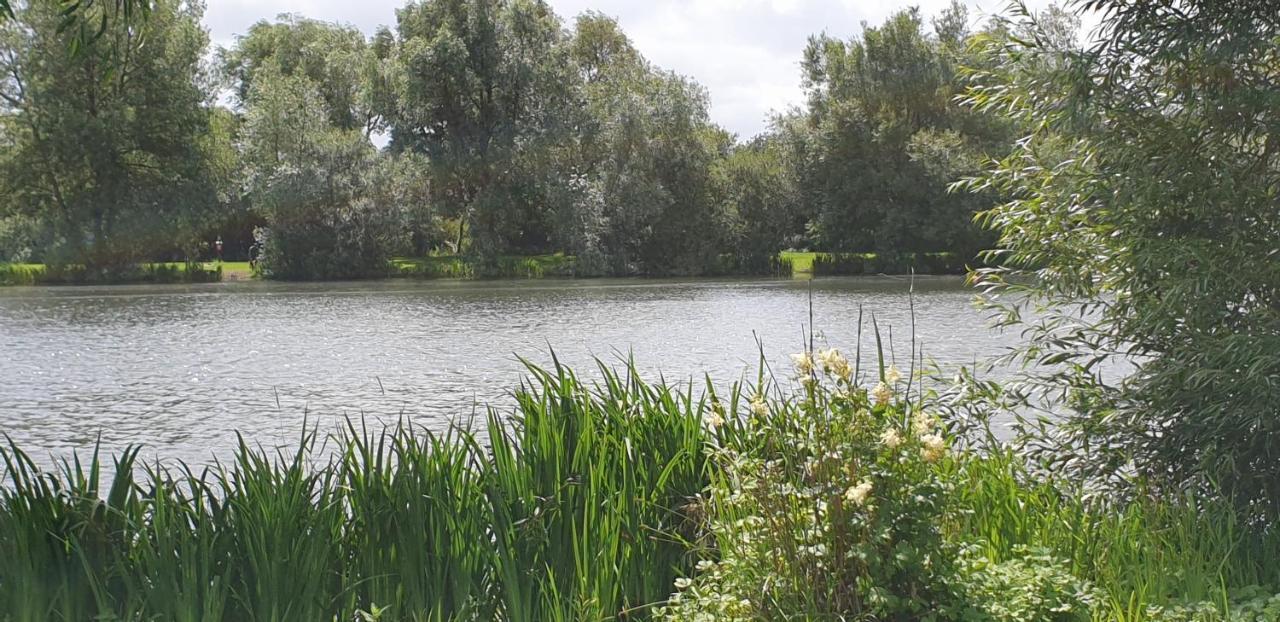 Lakeside Cotswold Holiday Home Cirencester Exterior foto