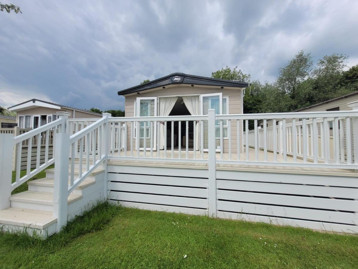 Lakeside Cotswold Holiday Home Cirencester Exterior foto