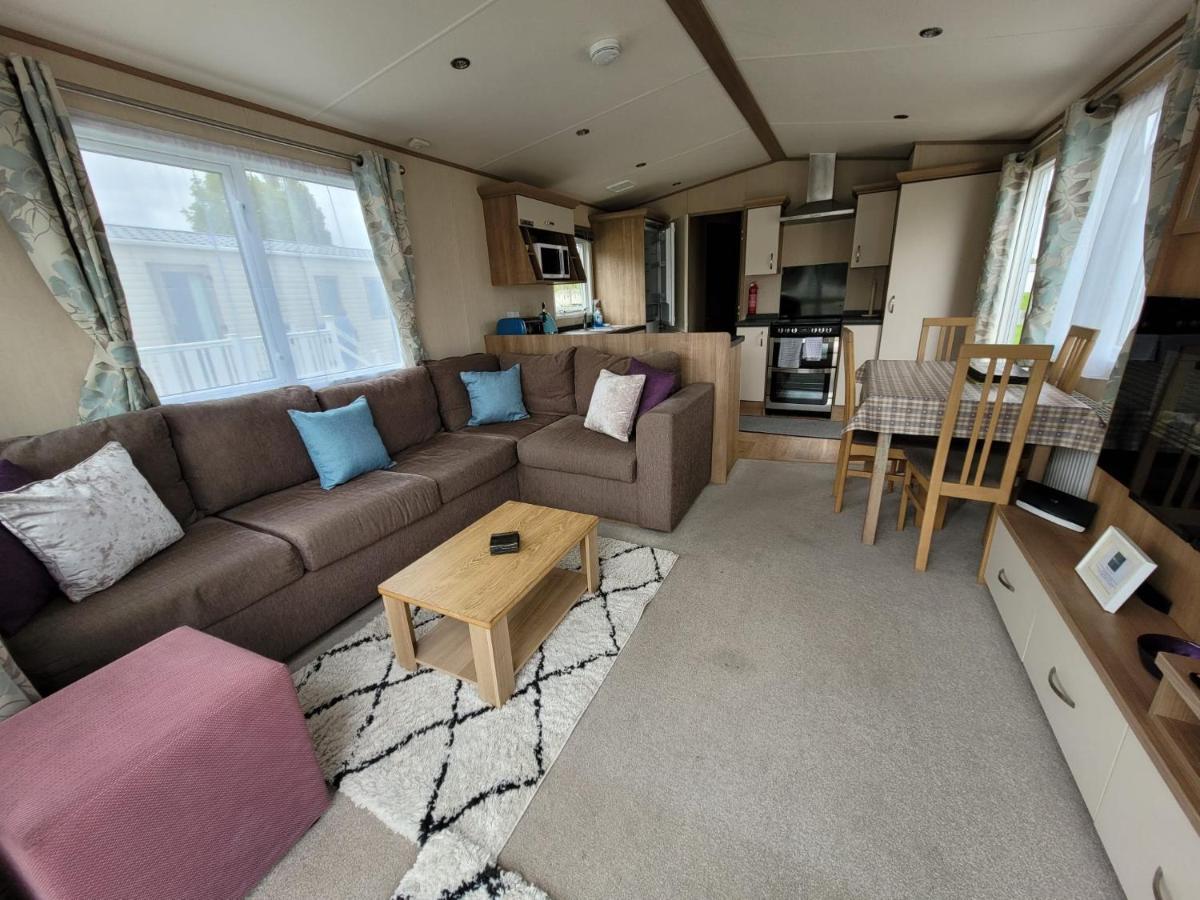 Lakeside Cotswold Holiday Home Cirencester Exterior foto