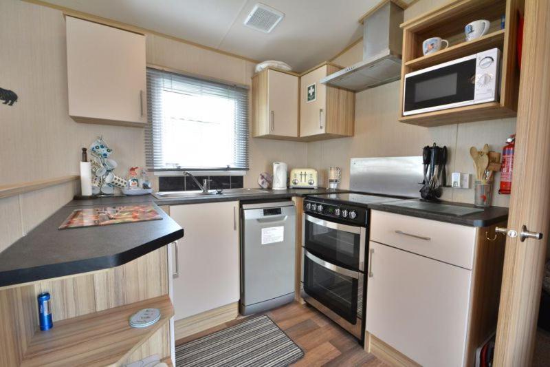 Lakeside Cotswold Holiday Home Cirencester Exterior foto