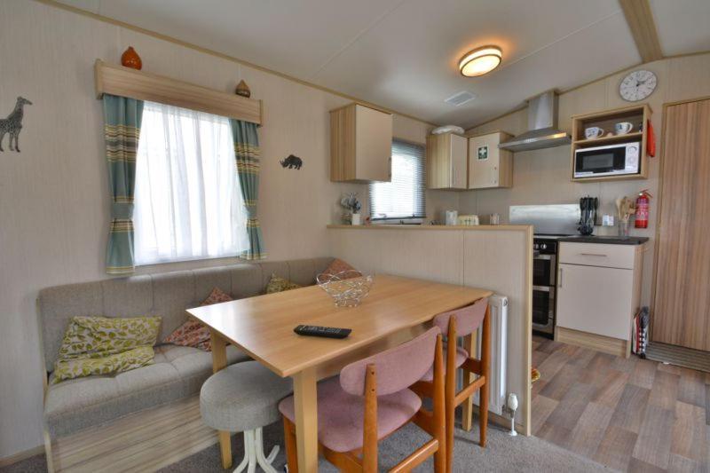 Lakeside Cotswold Holiday Home Cirencester Exterior foto