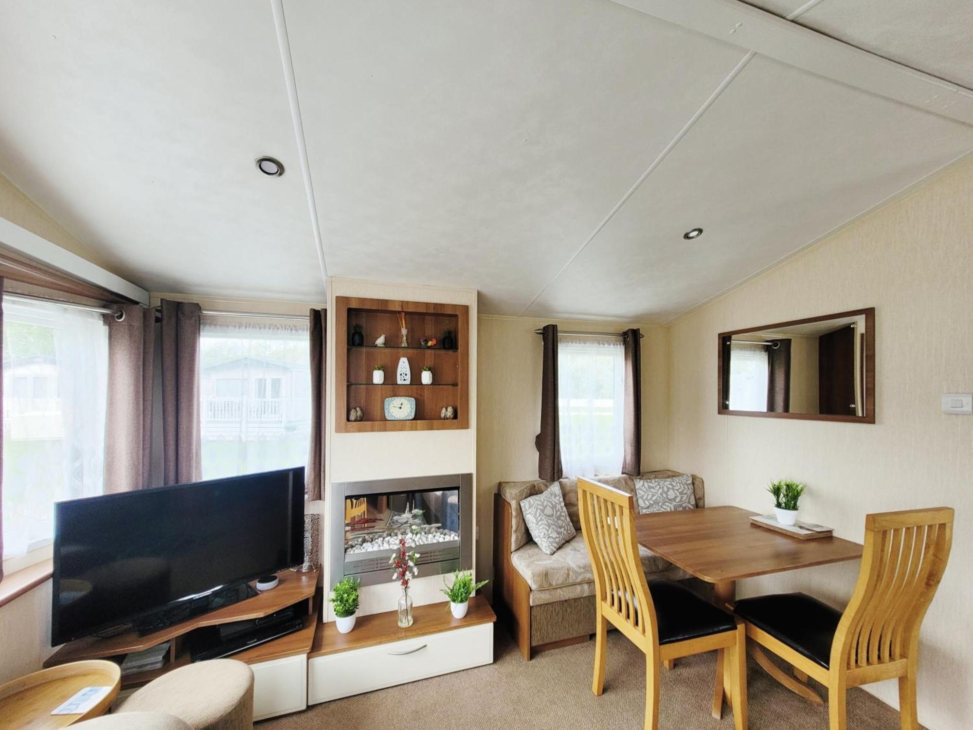 Lakeside Cotswold Holiday Home Cirencester Exterior foto