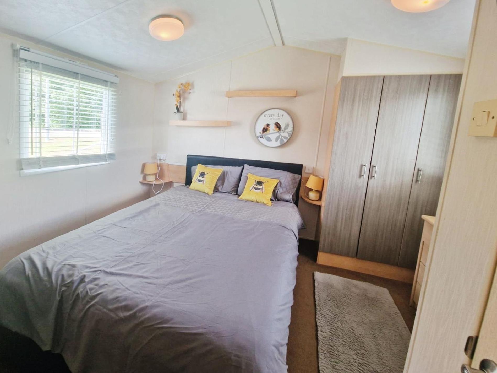 Lakeside Cotswold Holiday Home Cirencester Exterior foto