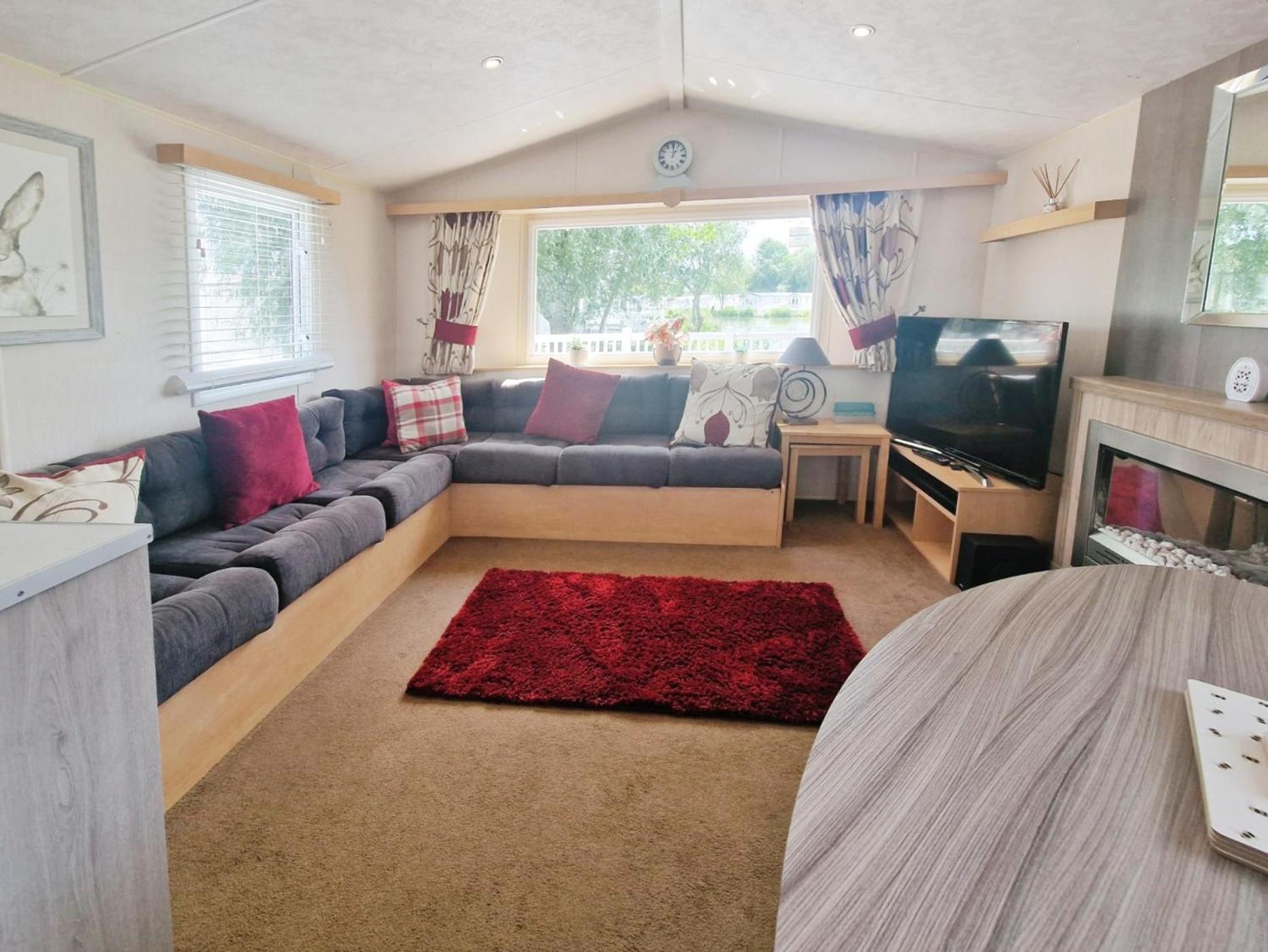 Lakeside Cotswold Holiday Home Cirencester Exterior foto